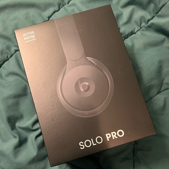 beats solo pro on-ear headphones - Picture 5 of 5